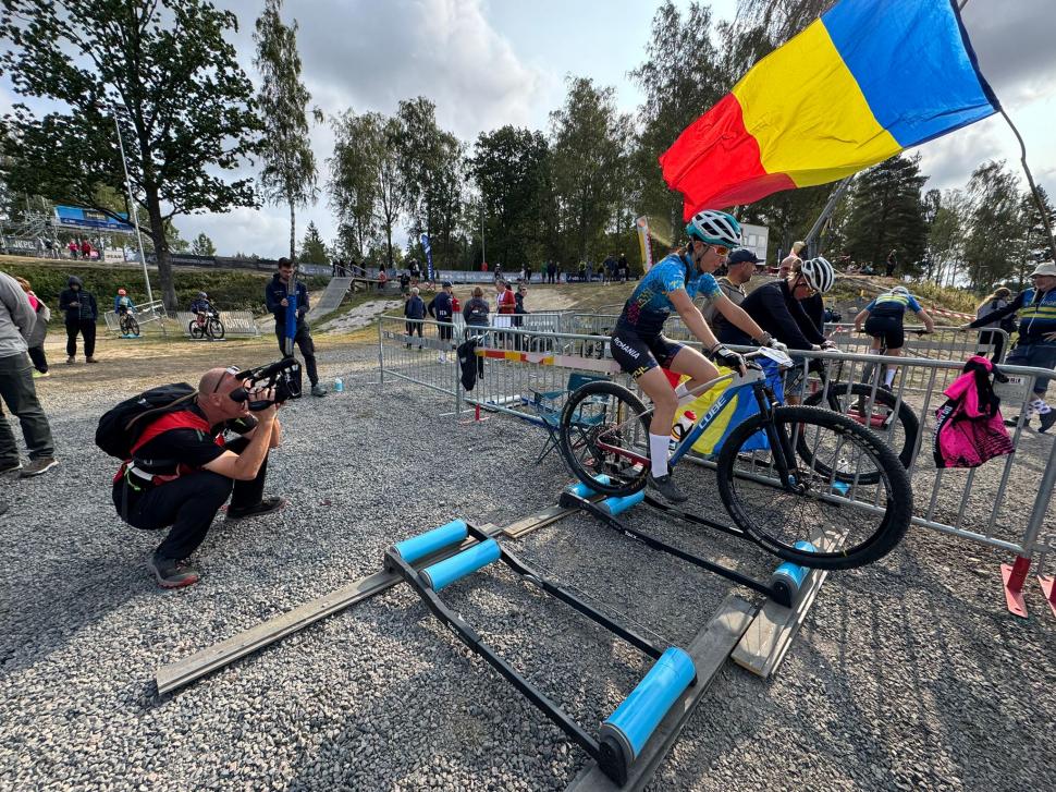 Argint european pentru Diana Maia Faur și prezență record a României la campionatul de ciclism din Suedia 999287