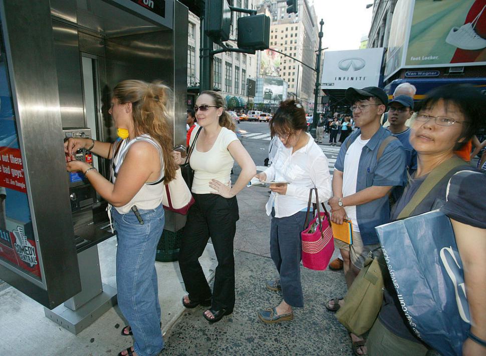 "Cea mai lungă noapte": Cum a fost paralizat New York-ul în 2003 de o pană de curent care a afectat peste 50 de milioane de oameni 998114