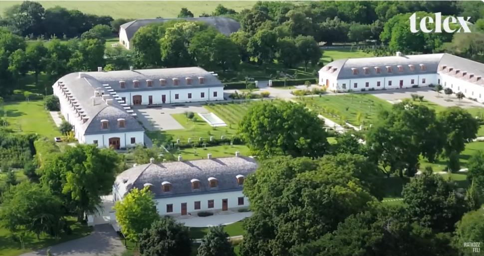 Imaginile care au scandalizat Ungaria. Viktor Orban, despre luxul de la moșia lui cu palmieri, alei încălzite și zebre: „Prostii” 998958