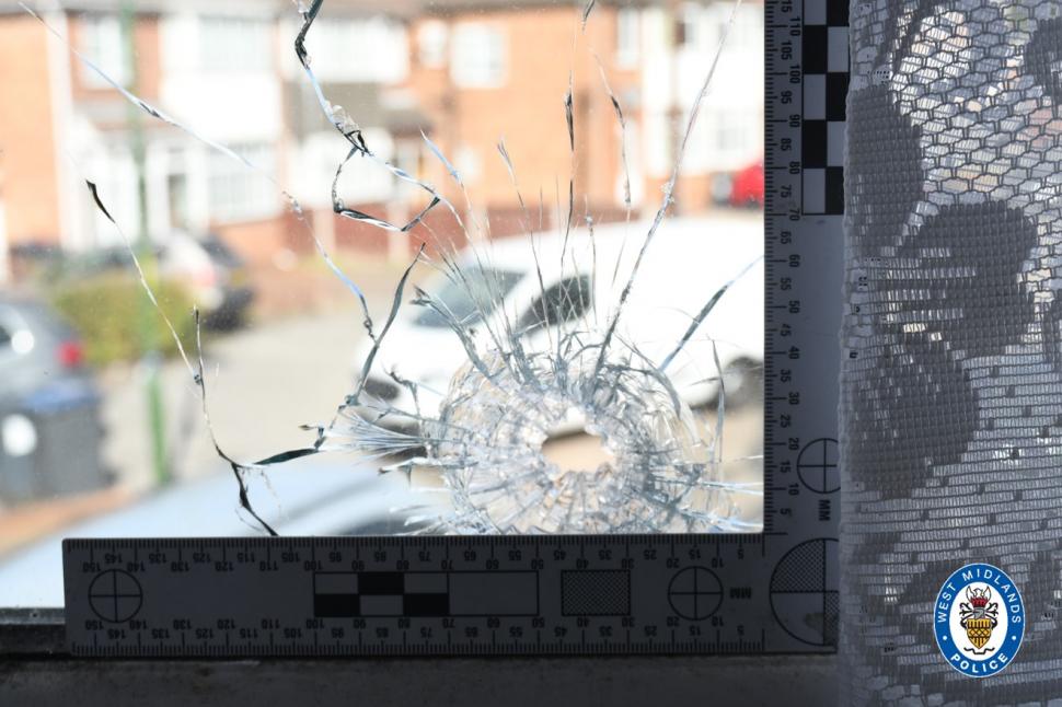 O aplicație de dating, un niqab și un pistol de 9 mm. Cum a fost angajată o americancă să pună capăt unei rivalități de familie din UK 998404