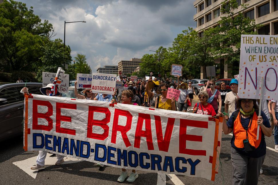 Trei state republicane trimit trupe ale Gărzii Naţionale la Washington, la cererea administraţiei Trump 999399