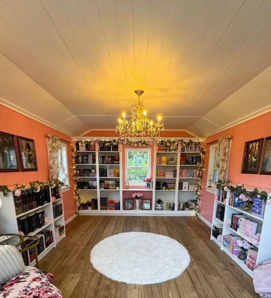 O tânără s-a plictisit de magazia din curte și a transformat-o într-un loc incredibil. Cum arată acum spațiul amenajat ca după revistă 999033