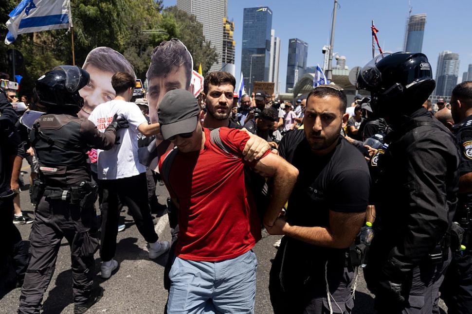 Sute de mii de oameni au ieșit în stradă la Tel Aviv și îi cer lui Netanyahu să negocieze eliberarea ostaticilor deținuți în Gaza 999480