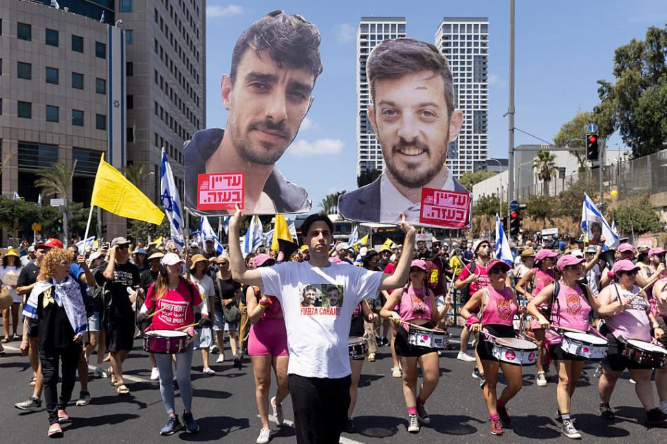 Sute de mii de oameni au ieșit în stradă la Tel Aviv și îi cer lui Netanyahu să negocieze eliberarea ostaticilor deținuți în Gaza 999481