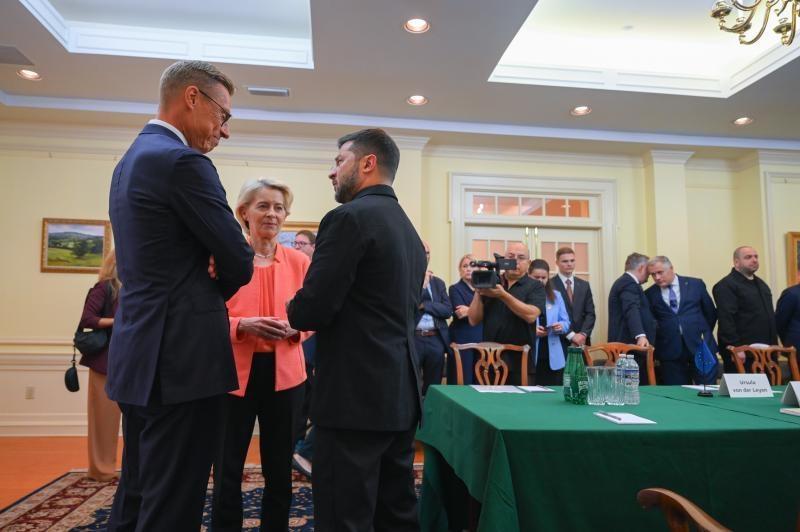 Cum l-au pregătit liderii europeni pe Zelenski înainte de întâlnirea cu Trump: „Laudă-l cât mai mult posibil, nu-l provoca” 999785