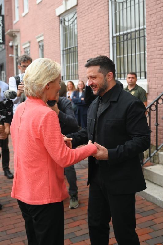 Cum l-au pregătit liderii europeni pe Zelenski înainte de întâlnirea cu Trump: „Laudă-l cât mai mult posibil, nu-l provoca” 999786