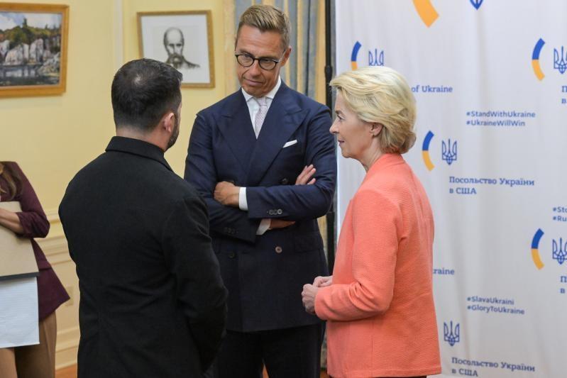 Cum l-au pregătit liderii europeni pe Zelenski înainte de întâlnirea cu Trump: „Laudă-l cât mai mult posibil, nu-l provoca” 999788