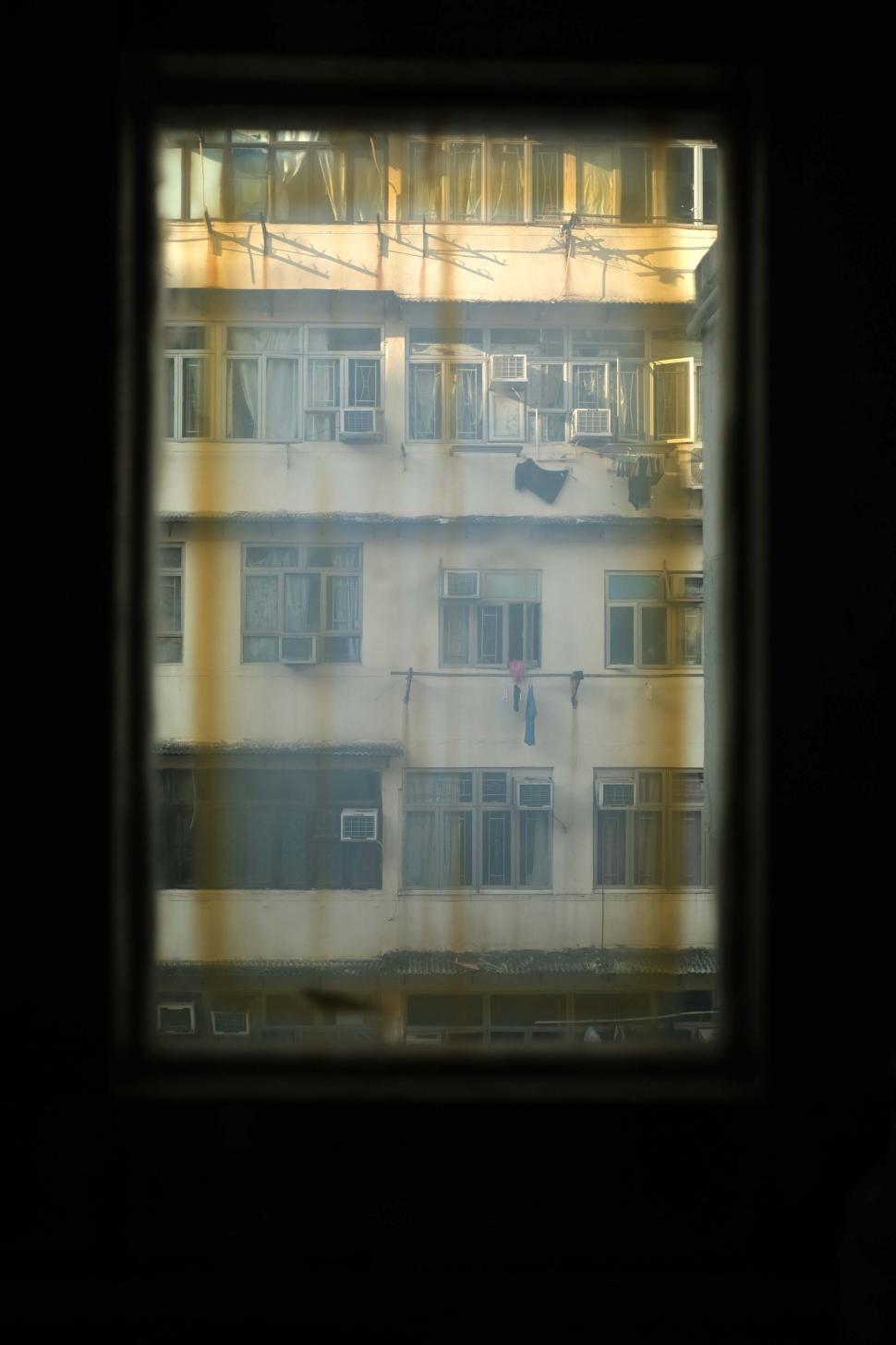 Cum trăiesc săracii într-unul din cele mai bogate orașe ale lumii, în vreme de caniculă: Am impresia că locuiesc pe un grătar încins 999710