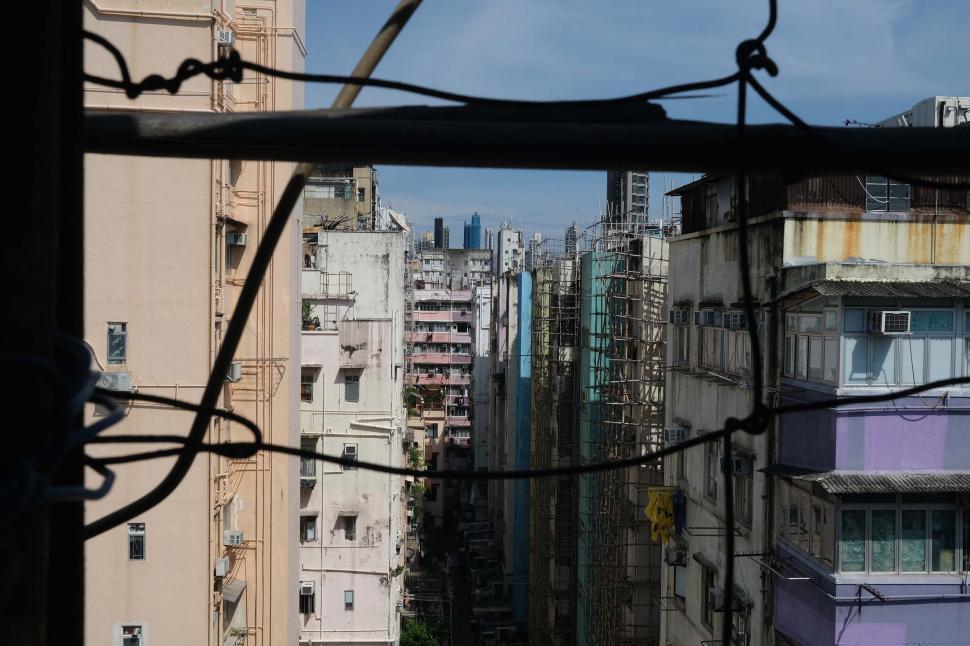 Cum trăiesc săracii într-unul din cele mai bogate orașe ale lumii, în vreme de caniculă: Am impresia că locuiesc pe un grătar încins 999715