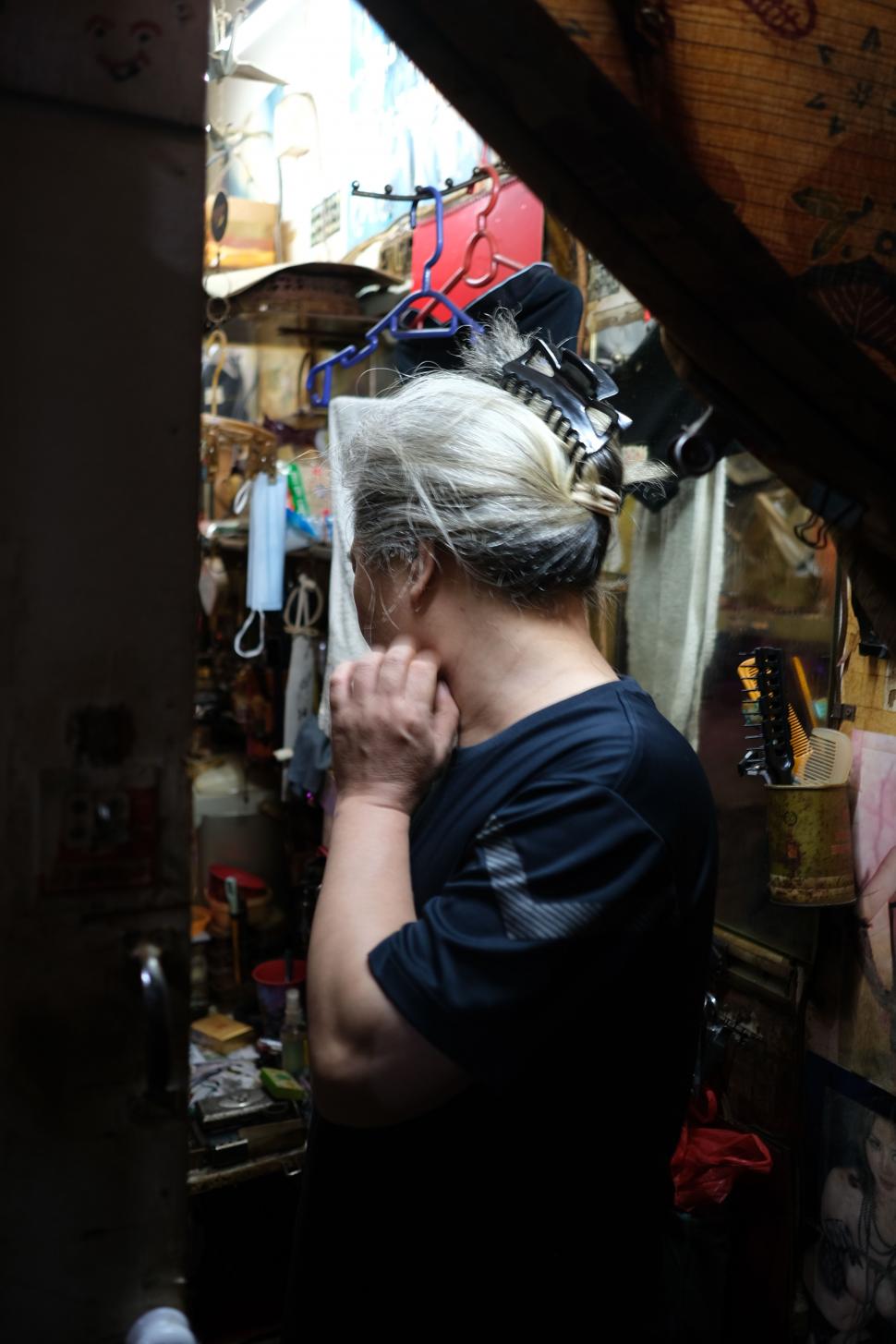 Cum trăiesc săracii într-unul din cele mai bogate orașe ale lumii, în vreme de caniculă: Am impresia că locuiesc pe un grătar încins 999716