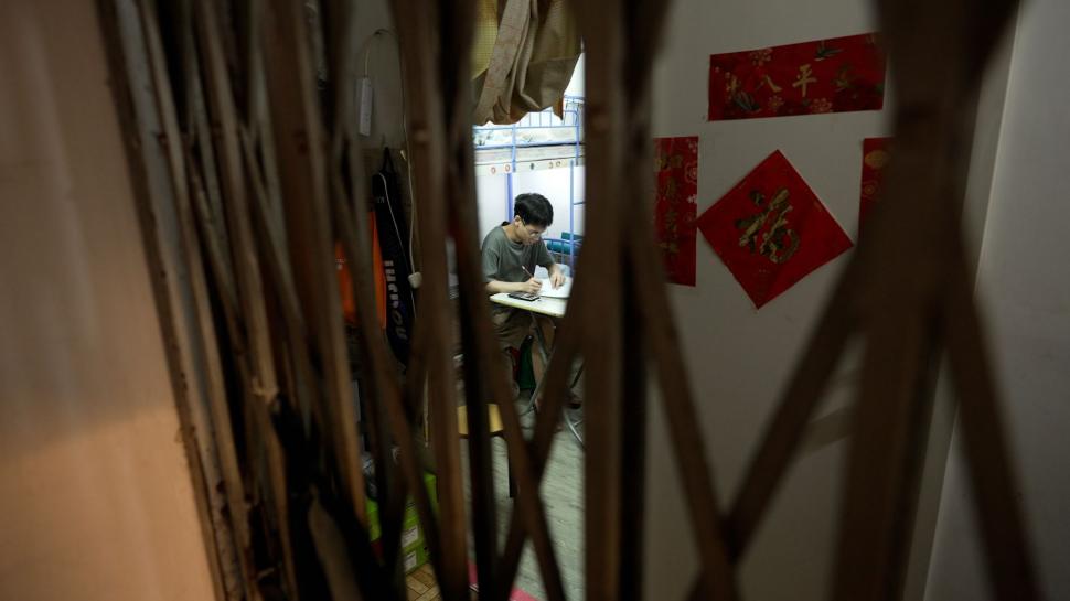 Cum trăiesc săracii într-unul din cele mai bogate orașe ale lumii, în vreme de caniculă: Am impresia că locuiesc pe un grătar încins 999719