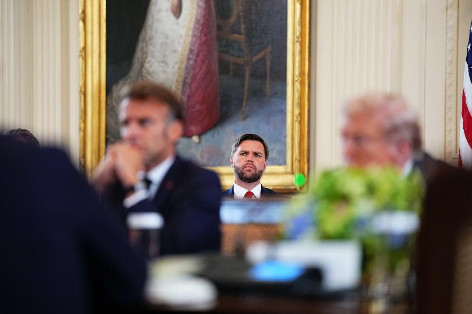 Întâlnirea dintre Trump, Zelenski și liderii UE, în imagini. S-a discutat lângă harta Ucrainei cu teritoriile ocupate de ruși 999830