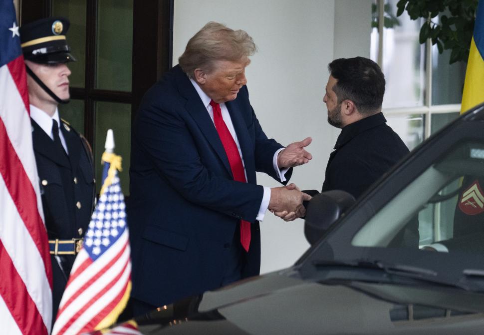 Întâlnirea dintre Trump, Zelenski și liderii UE, în imagini. S-a discutat lângă harta Ucrainei cu teritoriile ocupate de ruși 999833