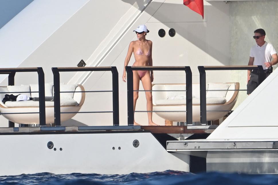 Scene rare cu Leonardo DiCaprio și iubita lui mult mai tânără în costume de baie, în timpul vacanței din Spania 999596