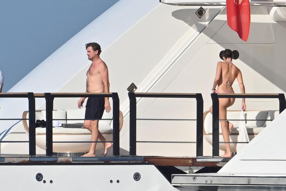 Scene rare cu Leonardo DiCaprio și iubita lui mult mai tânără în costume de baie, în timpul vacanței din Spania 999601