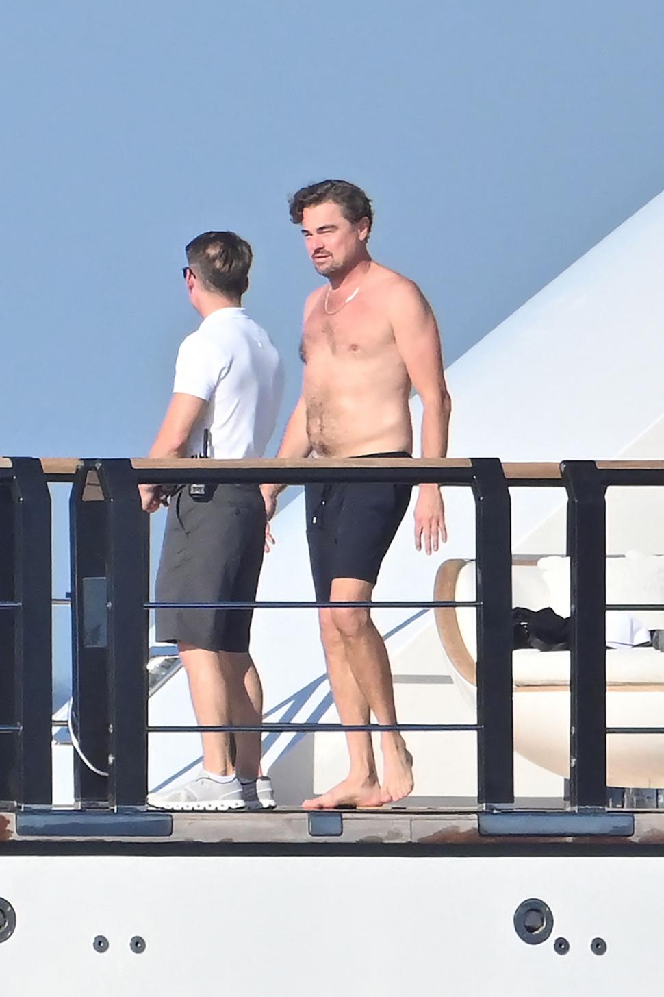 Scene rare cu Leonardo DiCaprio și iubita lui mult mai tânără în costume de baie, în timpul vacanței din Spania 999602