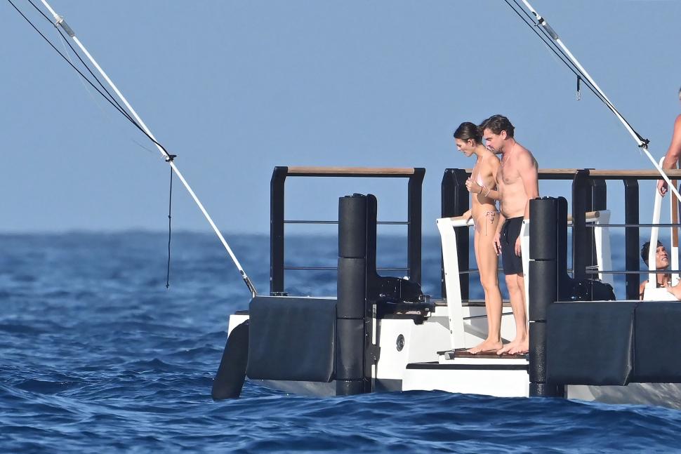 Scene rare cu Leonardo DiCaprio și iubita lui mult mai tânără în costume de baie, în timpul vacanței din Spania 999607