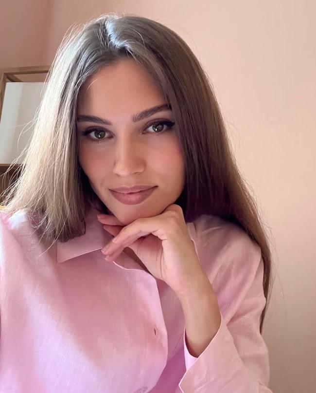 Sfârșit teribil pentru un fotomodel celebru, la câteva luni după nuntă. Mergea spre casă când un elan i-a intrat prin parbriz 999536