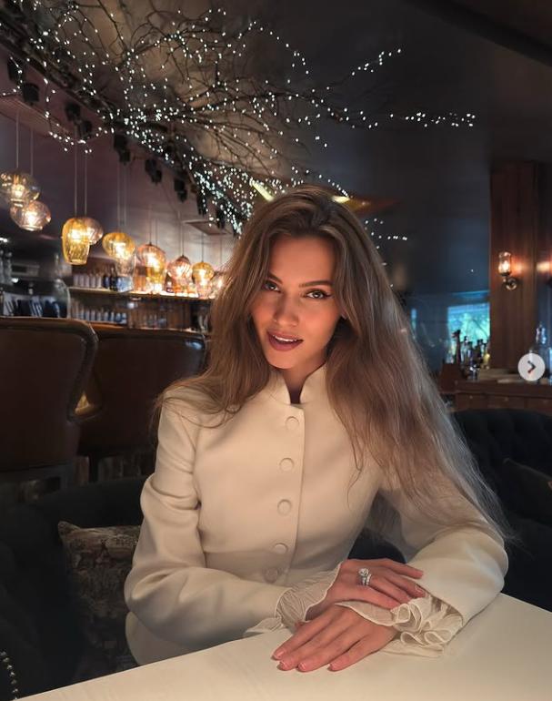 Sfârșit teribil pentru un fotomodel celebru, la câteva luni după nuntă. Mergea spre casă când un elan i-a intrat prin parbriz 999543