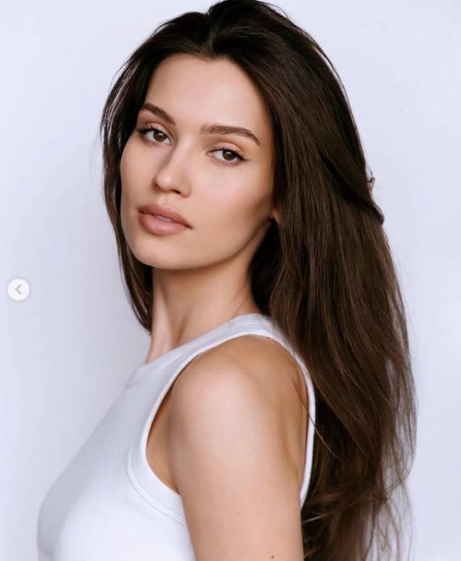 Sfârșit teribil pentru un fotomodel celebru, la câteva luni după nuntă. Mergea spre casă când un elan i-a intrat prin parbriz 999553