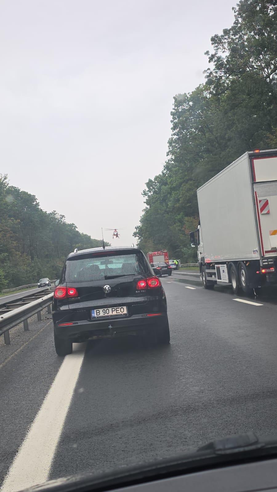 Accident grav pe Autostrada A1. Doi pietoni au murit după ce au fost loviți de un camion 999871