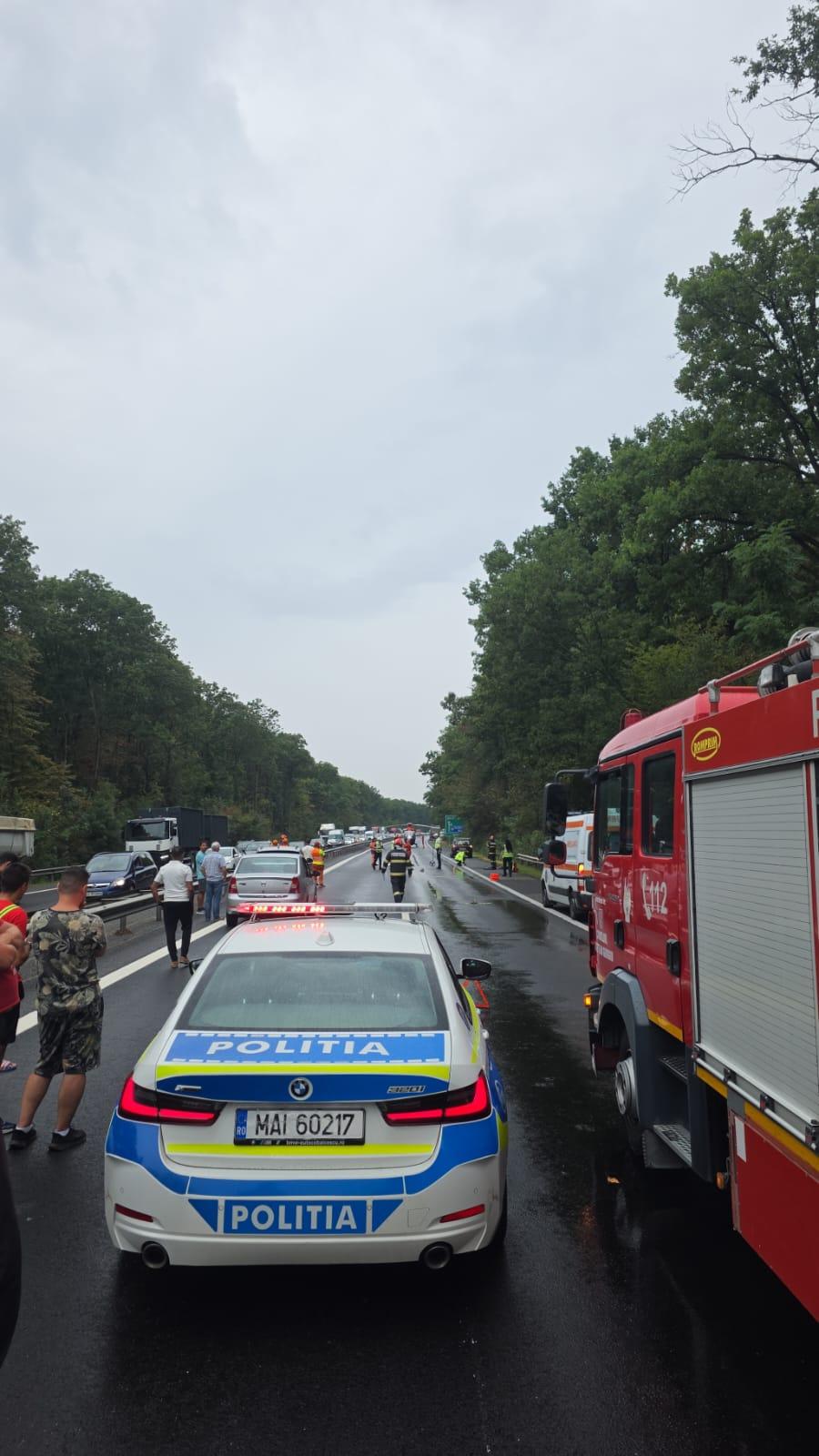 Accident grav pe Autostrada A1. Doi pietoni au murit după ce au fost loviți de un camion 999872