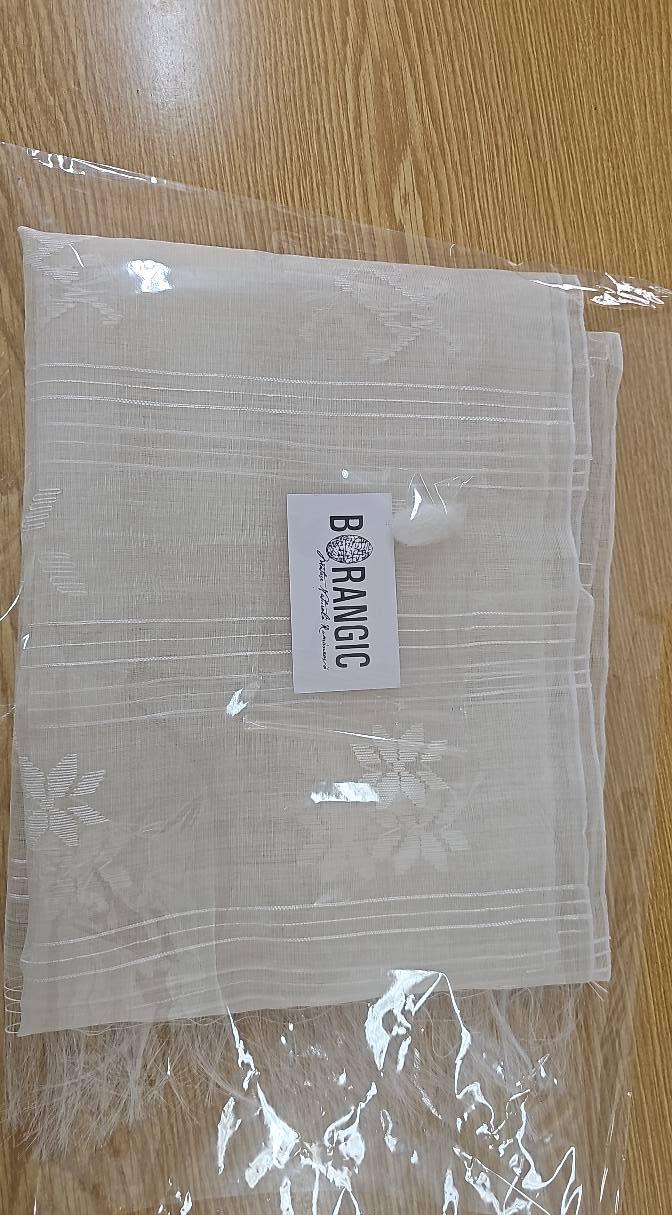 Comuna din România unde o familie crește viermi de mătase, produce borangic și țese haine tradiționale cu el: Afacerea e unică în țară 1000050