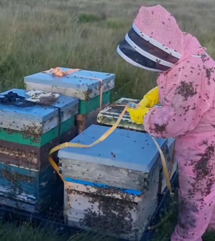 Doi tineri au decis să renunțe la joburi, curent electric și WiFi și trăiesc cu 1.500 de lei pe lună 1000018