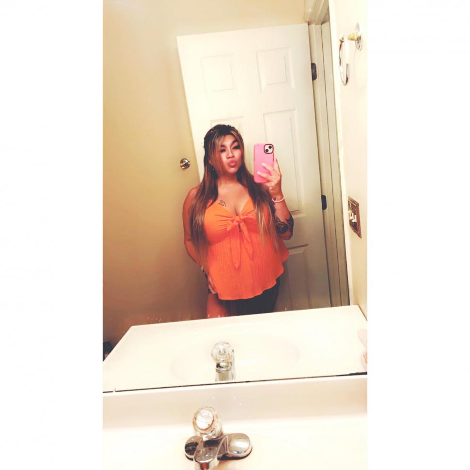 După ce s-a răzbunat pe fostul iubit, o femeie zâmbește larg în fotografia de dosar, în timpul arestării. Ce a făcut 999900