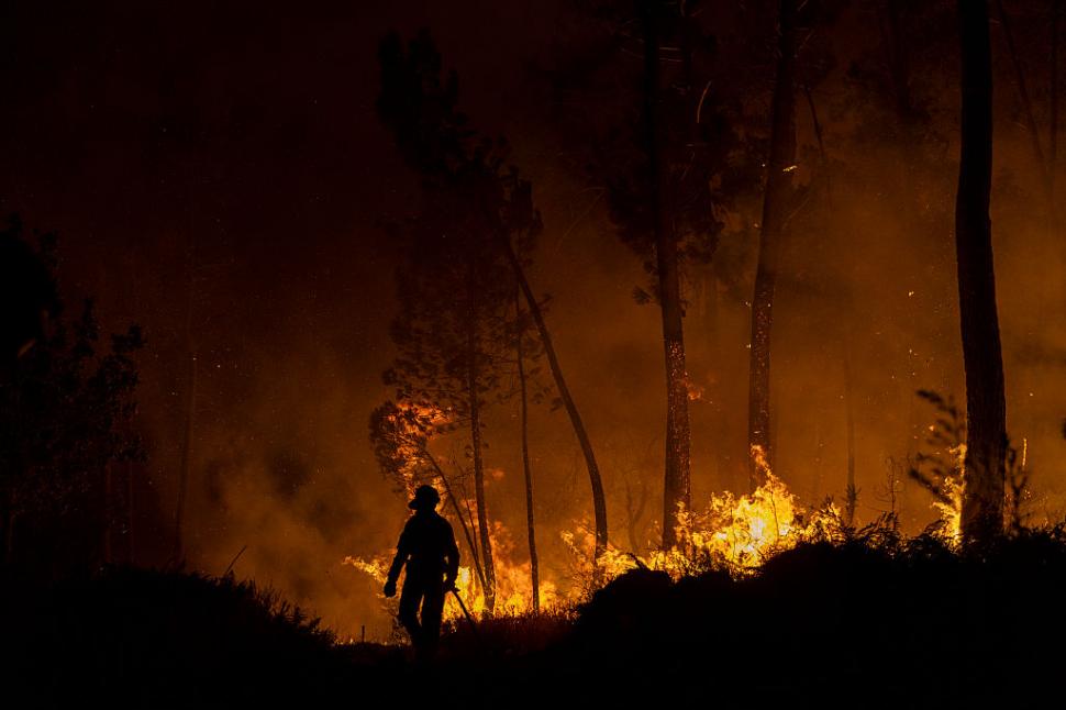 Incendiile uriaşe din Spania continuă să facă ragavii. "Ne aşteaptă ore dificile", avertizează premierul Sánchez  1000055