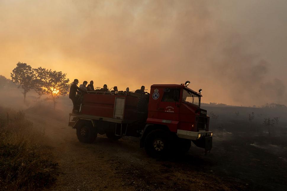 Incendiile uriaşe din Spania continuă să facă ragavii. "Ne aşteaptă ore dificile", avertizează premierul Sánchez  1000073