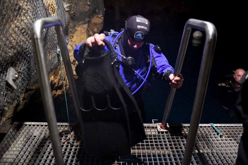 Lumea secretă de sub străzile din Budapesta. Orașul este străbătut de un sistem de peșteri subacvatice calde ce pot fi vizitate 999983