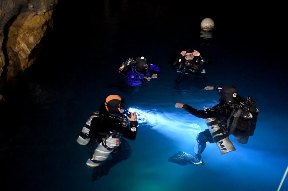 Lumea secretă de sub străzile din Budapesta. Orașul este străbătut de un sistem de peșteri subacvatice calde ce pot fi vizitate 999985