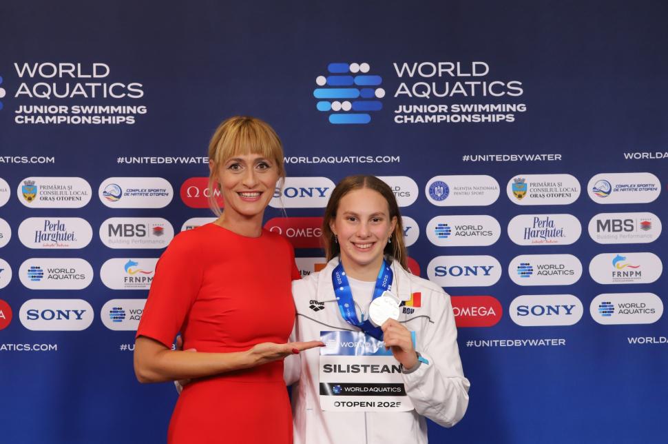 Daria Silişteanu a fost medaliată cu argint la Campionatele Mondiale de înot pentru juniori 1000437