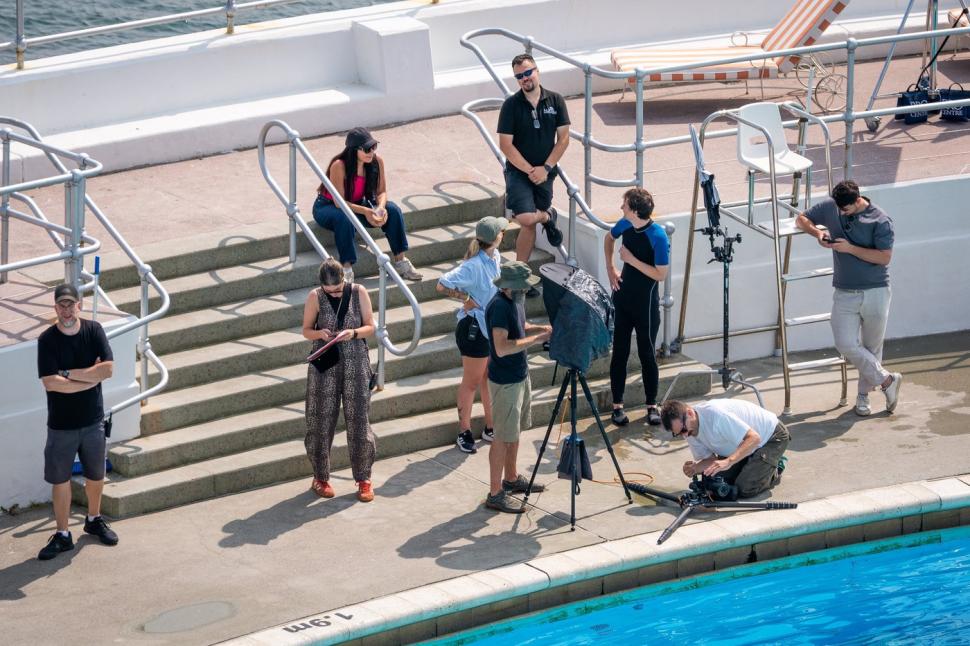 Imagini virale cu un Rolls-Royce Phantom plutind într-o piscină. Pe rețelele sociale au apărut numeroase speculații 1000163