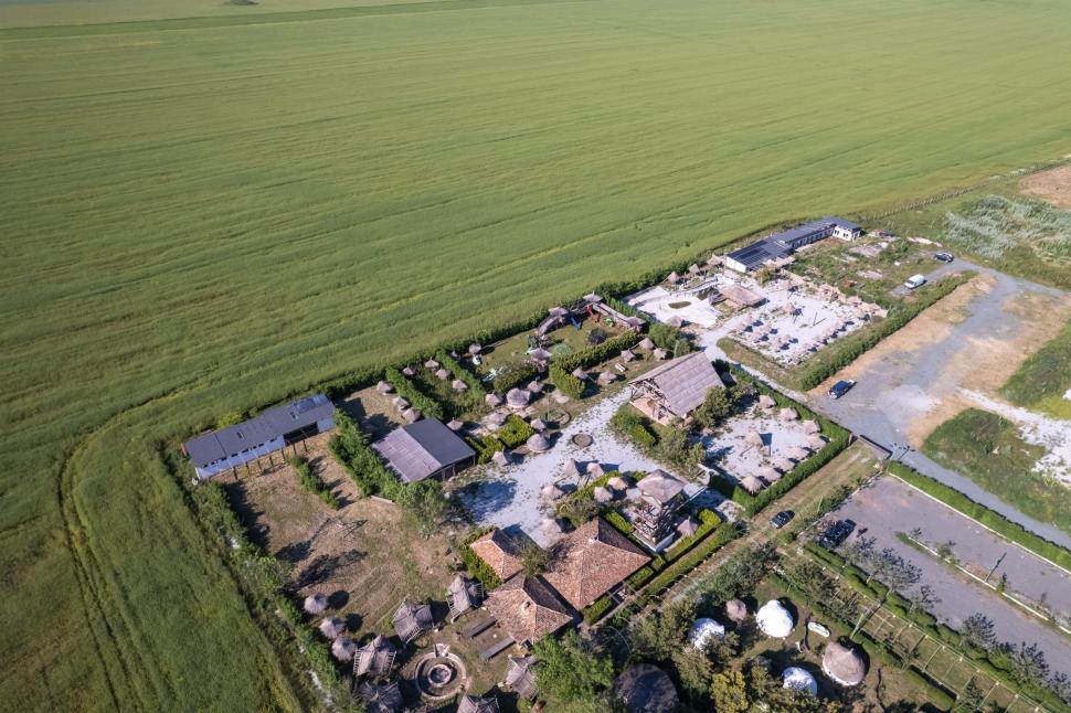 Luminaria, primul festival de baloane cu aer cald organizat la mare, începe vineri, la Corbu. Ce artiști cântă și cum arată locul unic 1000265