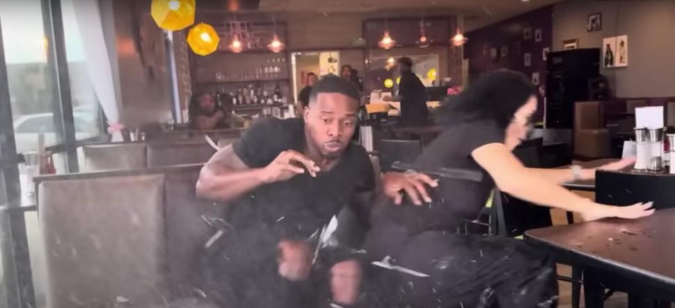 O vedetă OnlyFans şi iubitul ei au fost loviți de un SUV în timp ce luau masa într-un restaurant din Texas. Momentul a fost filmat 1000349