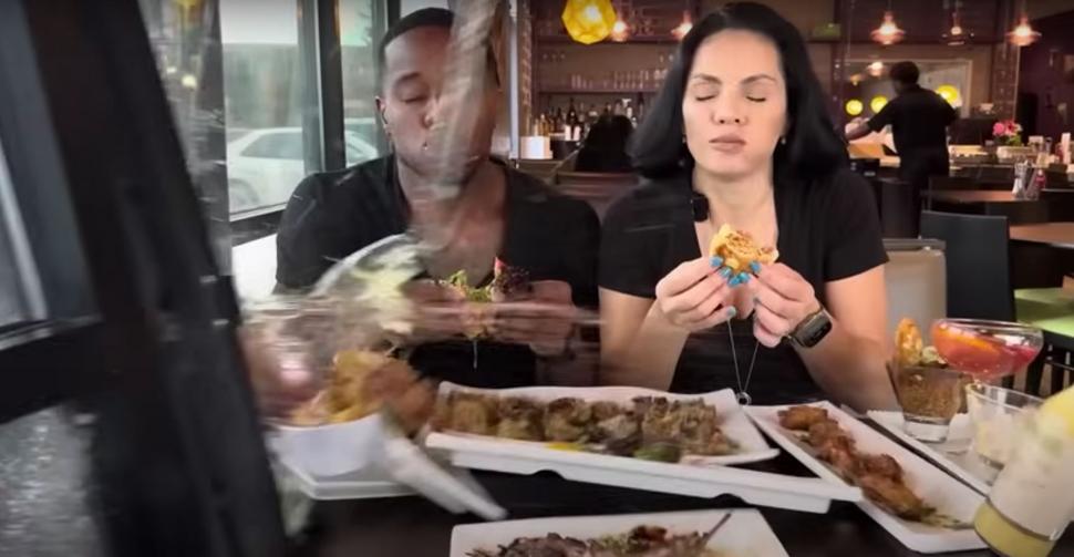 O vedetă OnlyFans şi iubitul ei au fost loviți de un SUV în timp ce luau masa într-un restaurant din Texas. Momentul a fost filmat 1000351