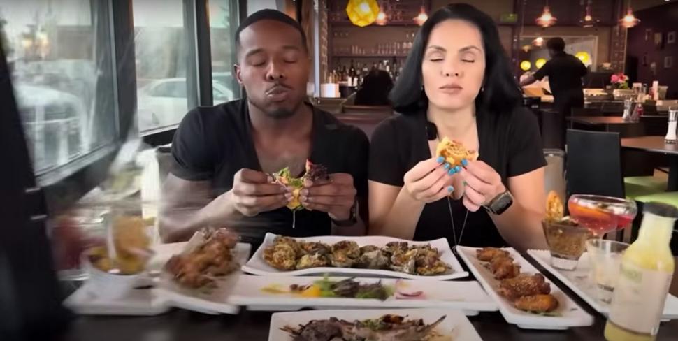 O vedetă OnlyFans şi iubitul ei au fost loviți de un SUV în timp ce luau masa într-un restaurant din Texas. Momentul a fost filmat 1000352