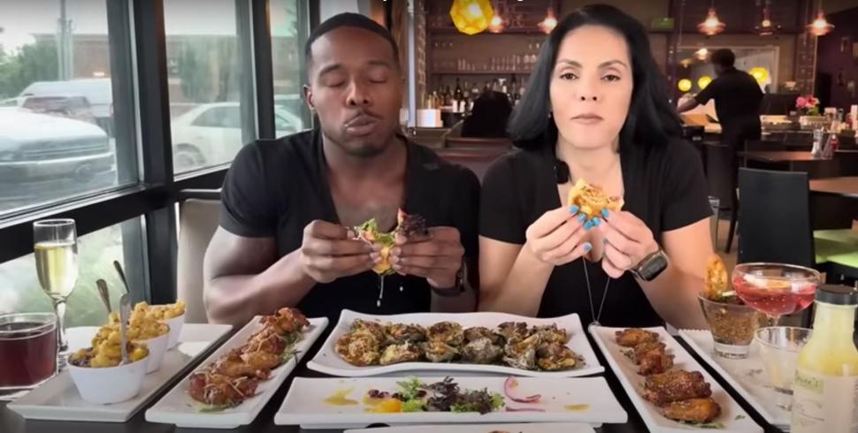 O vedetă OnlyFans şi iubitul ei au fost loviți de un SUV în timp ce luau masa într-un restaurant din Texas. Momentul a fost filmat 1000353