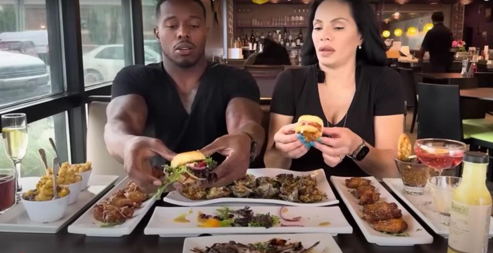 O vedetă OnlyFans şi iubitul ei au fost loviți de un SUV în timp ce luau masa într-un restaurant din Texas. Momentul a fost filmat 1000355