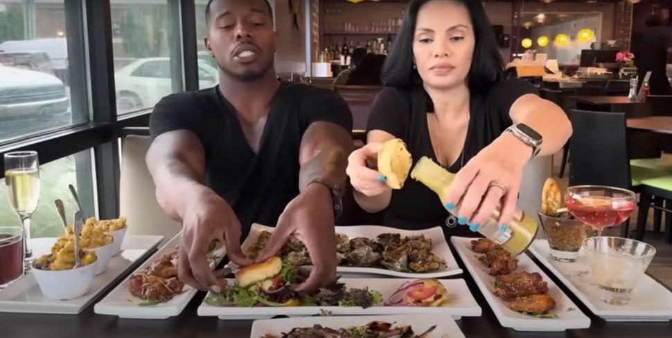 O vedetă OnlyFans şi iubitul ei au fost loviți de un SUV în timp ce luau masa într-un restaurant din Texas. Momentul a fost filmat 1000356