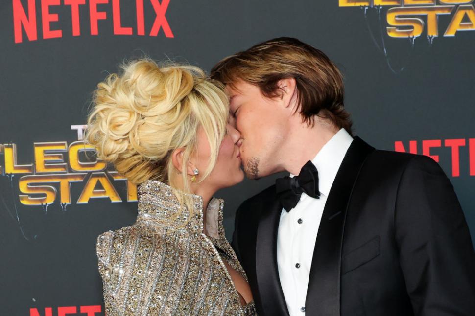 Actrița Millie Bobby Brown a anunțat că a adoptat o fetiță cu soțul ei, Jake Bongiovi 1000760