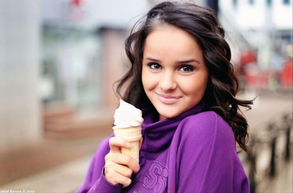 Legătura ciudată dintre Vladimir Putin și o tânără de 17 ani care a pozat într-un calendar erotic 1000548