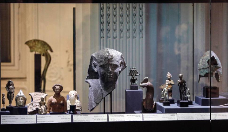 Macarale și scafandri au scos la suprafață comori dintr-un oraș antic scufundat lângă Alexandria 1000698