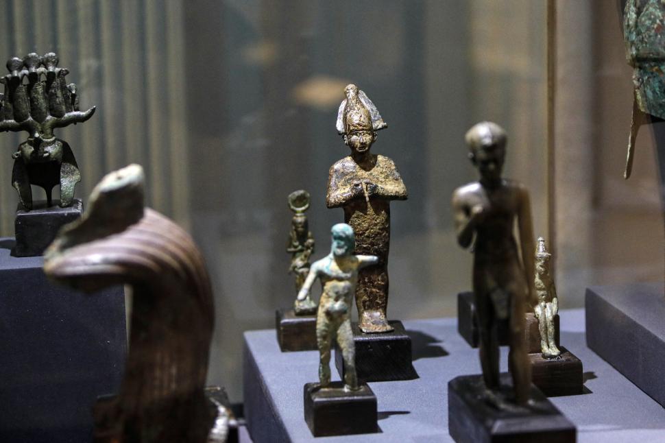 Macarale și scafandri au scos la suprafață comori dintr-un oraș antic scufundat lângă Alexandria 1000699