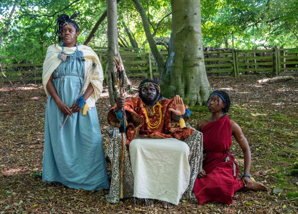 O femeie dispărută în Texas a fost găsită într-un „trib african pierdut” în pădurile din Scoția 1000500