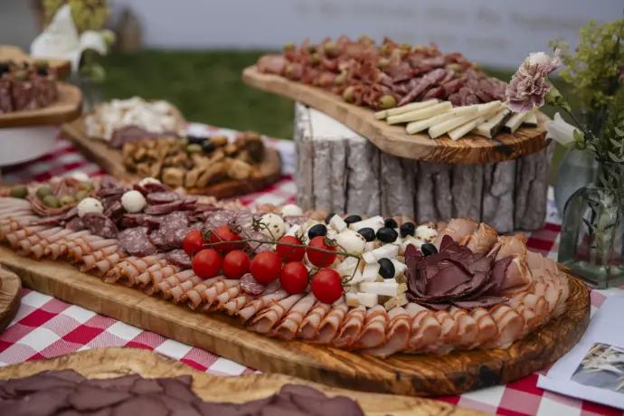 Românii sunt invitați să atingă un record mondial împreună, în septembrie, la „Masa care unește” din Cetatea Alba: Va avea 2,7 km 1000722