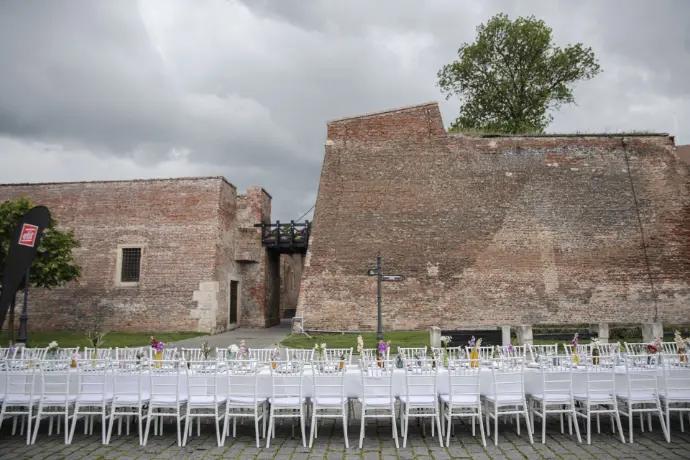 Românii sunt invitați să atingă un record mondial împreună, în septembrie, la „Masa care unește” din Cetatea Alba: Va avea 2,7 km 1000724