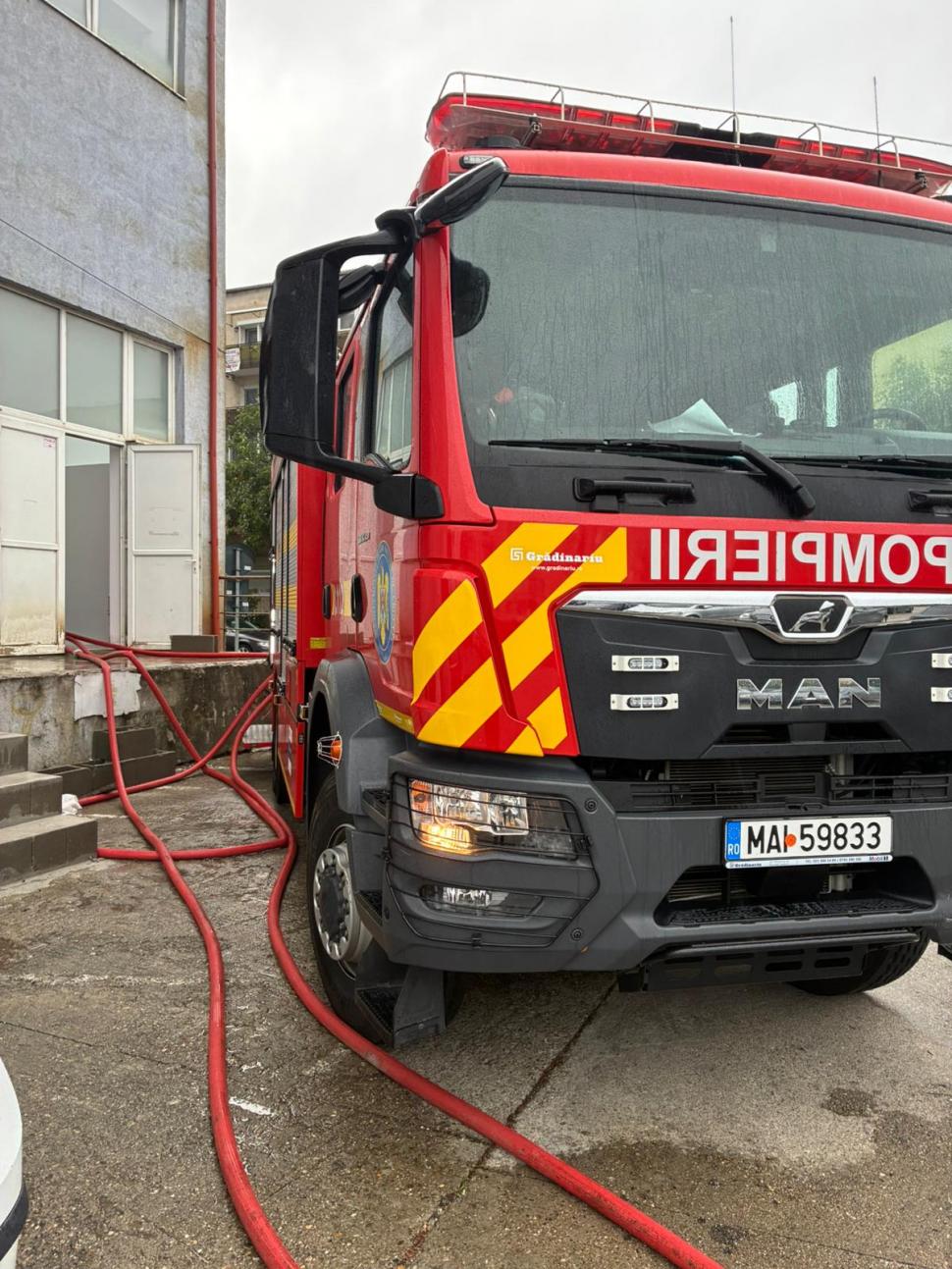 Furtuni violente în București și în orașe din alte șapte județe. Un adolescent a murit, alte trei persoane au fost rănite 1001082